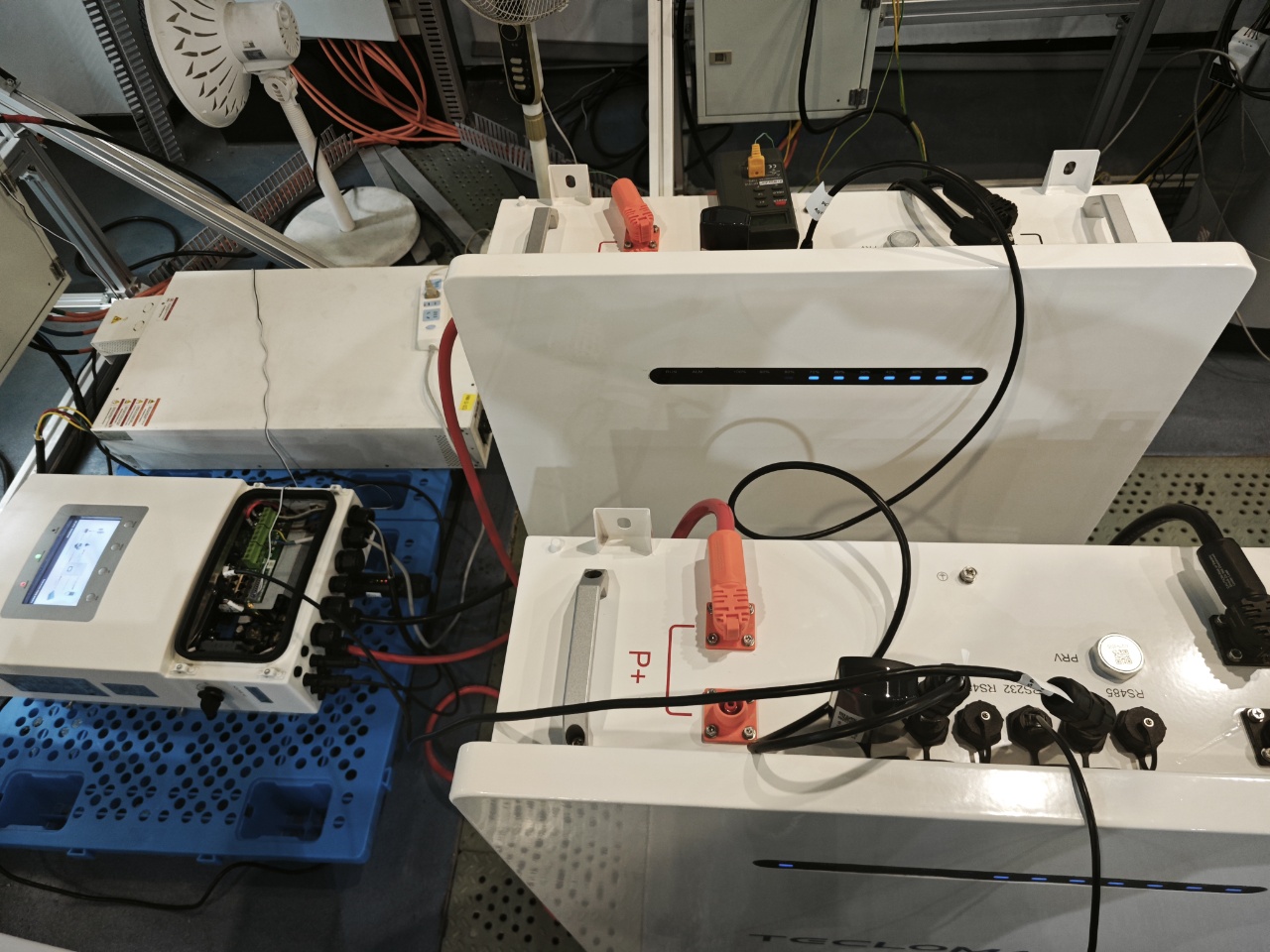 Battery power and communication connectors during a partner inspection